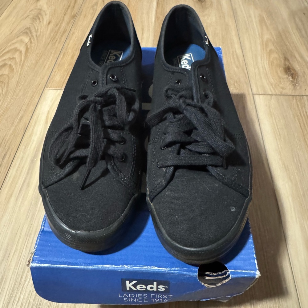 Gently used Keds Kickstart, Black size 9
